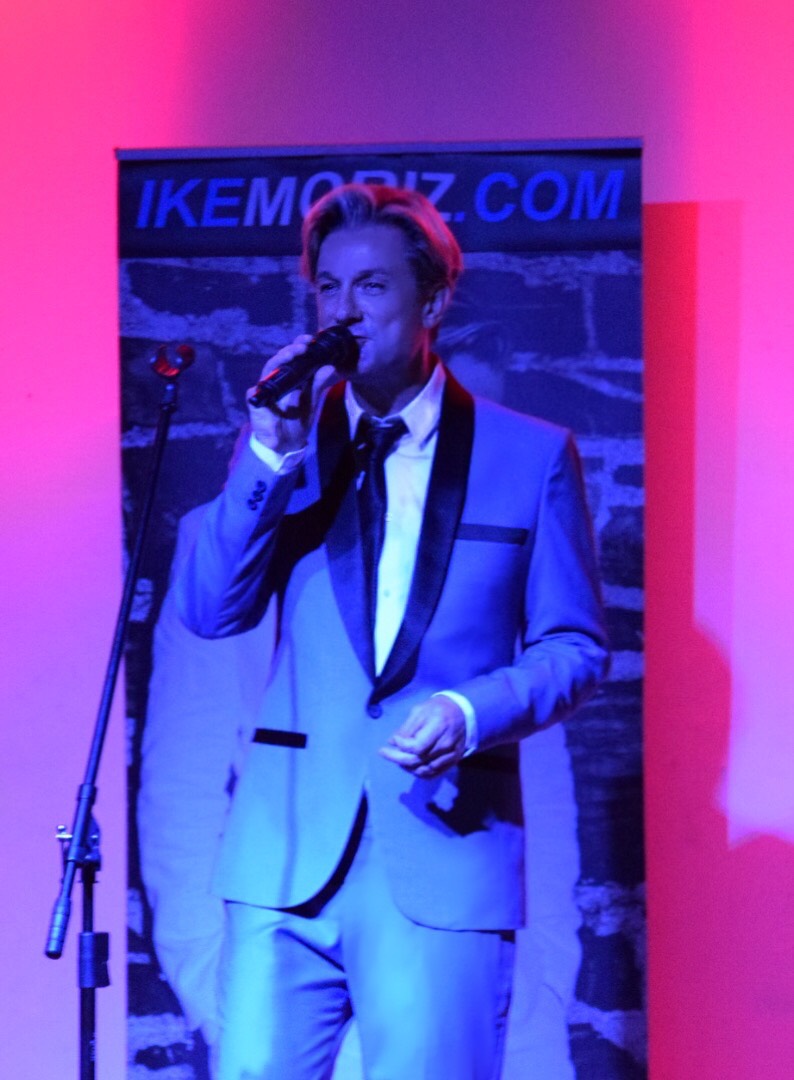 Ike Moriz Valentines Day concert Strand Helderberg Somerset West swing jazz Sinatra Bublé Simone rat pack tribute hits springbok blues restaurant romantic wonderful evening show love swings fly me to the moon